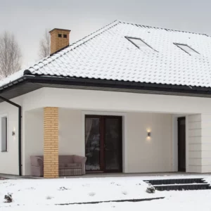 couverture de toit en hiver
