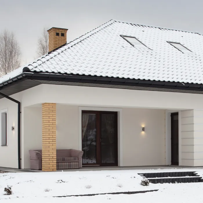couverture de toit en hiver